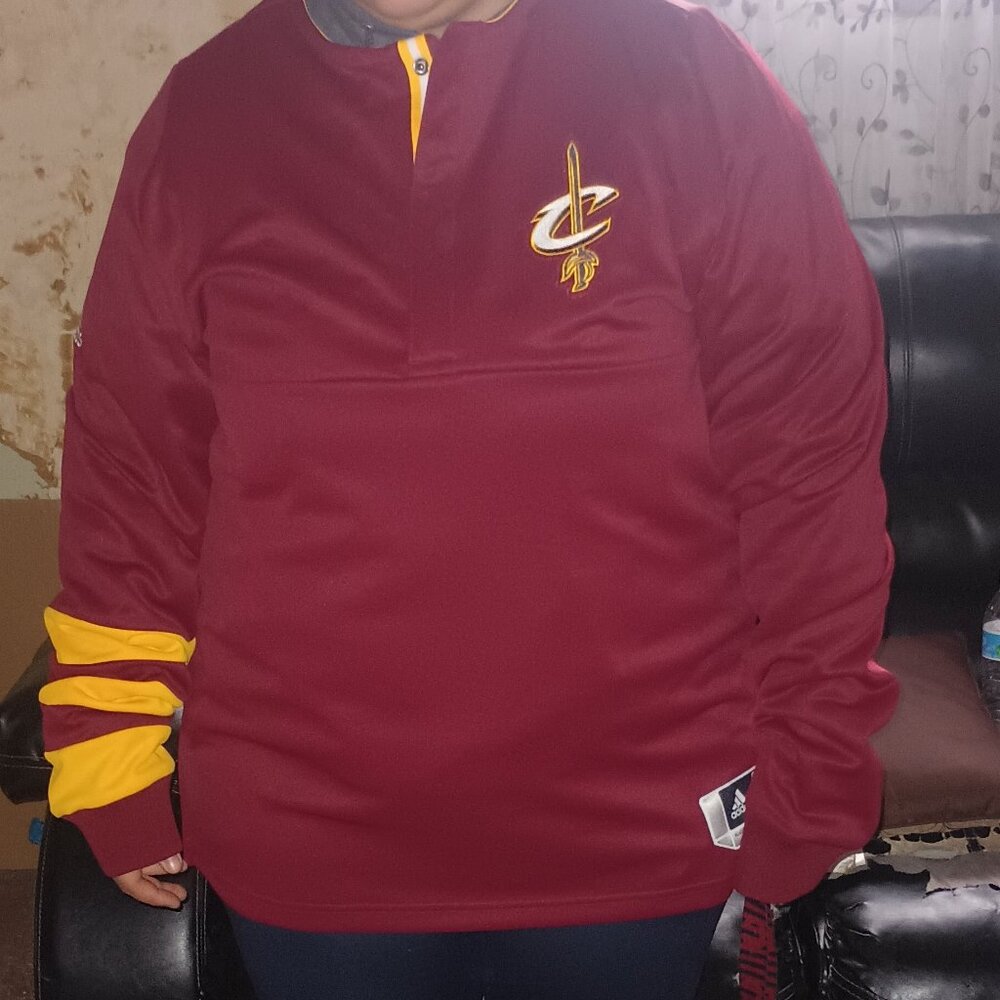 Cavs pullover
